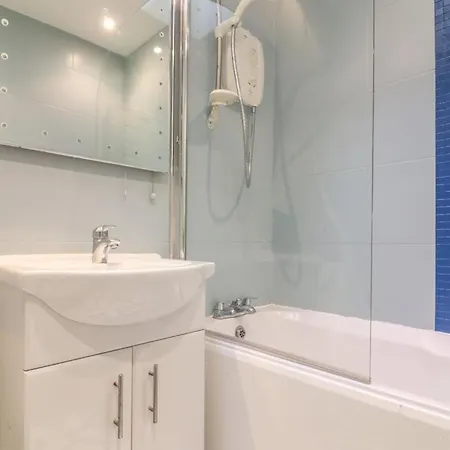 بيت ضيافة Guestready - Coastal Charm Near Sandymount دبلن