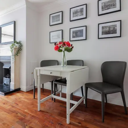Guestready - Coastal Charm Near Sandymount Guest house *