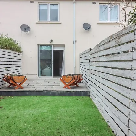 بيت ضيافة Guestready - Coastal Charm Near Sandymount دبلن